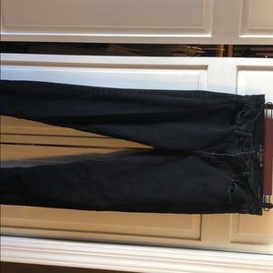 Women’s faded black lucky brand skinny jeans.